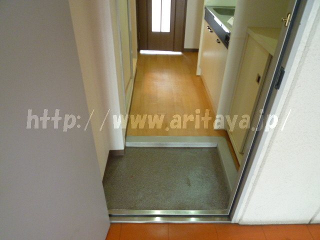 玄関・キッチン