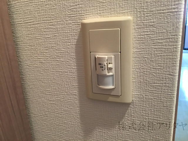 自動点灯照明付き